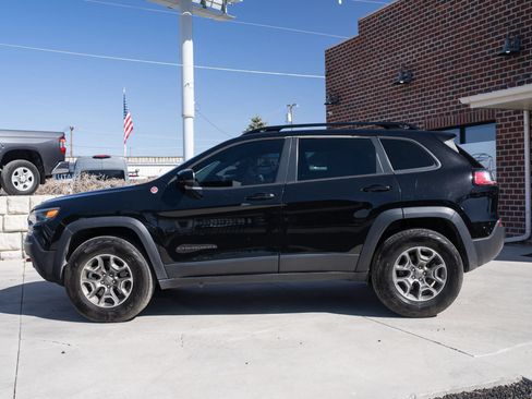 Used 2022 Jeep Cherokee Trailhawk w/ Trailer Tow Group AWD/4WD image 3