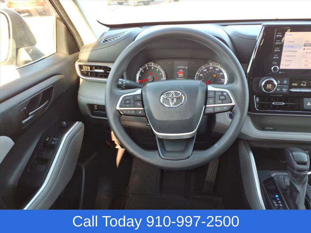 Used 2022 Toyota Highlander L FWD image 25
