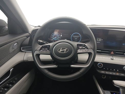 New 2025 Hyundai Elantra Limited image 12