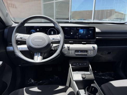 Used 2025 Hyundai Kona SEL AWD/4WD image 16