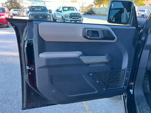 Used 2023 Ford Bronco Wildtrak image 12