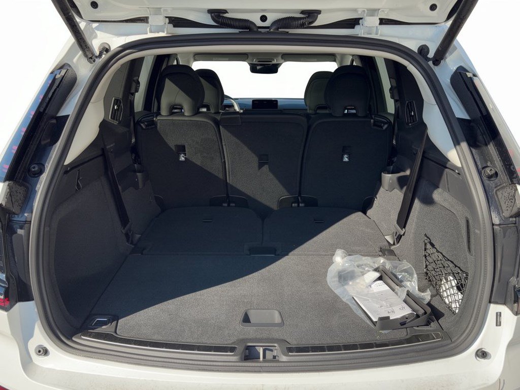 Certified 2025 Volvo EX90 Plus AWD/4WD image 28