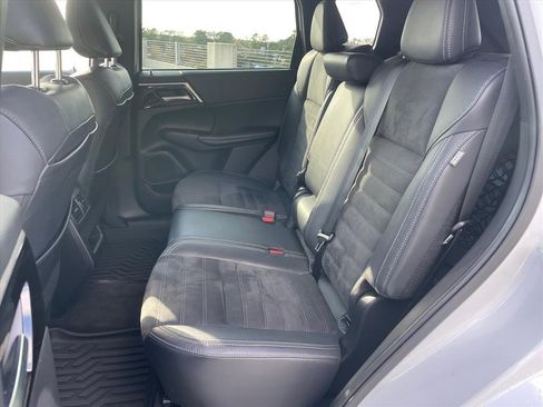 Used 2022 Mitsubishi Outlander SE image 18