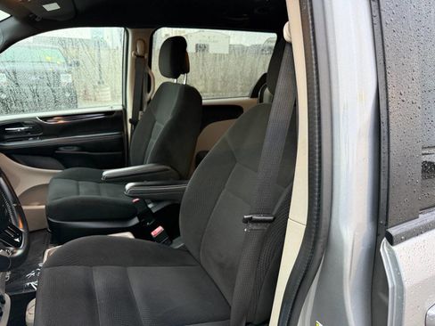Used 2016 Dodge Grand Caravan SE image 15