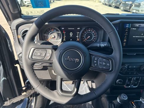 Certified 2025 Jeep Gladiator Sport image 10