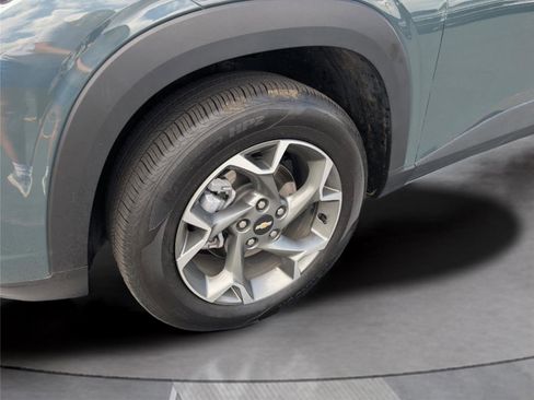 Used 2025 Chevrolet Trax LT image 36