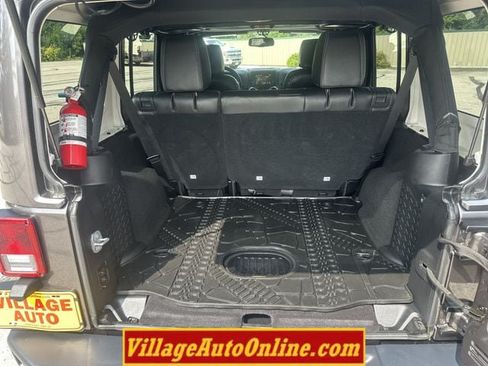Used 2016 Jeep Wrangler Unlimited Rubicon AWD/4WD image 30