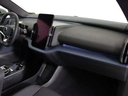 New 2025 Volvo EX30 Plus w/ Protection Package Premier image 9