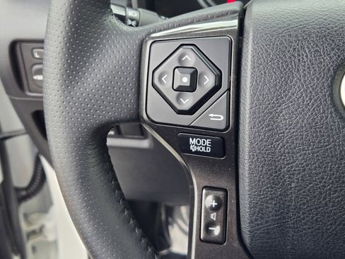 Used 2018 Toyota 4Runner TRD Off-Road AWD/4WD image 23