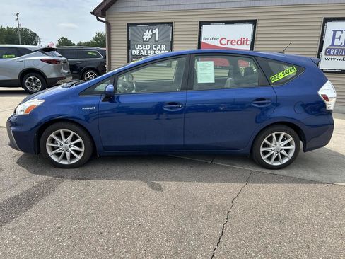 Used 2013 Toyota Prius V Five FWD image 8