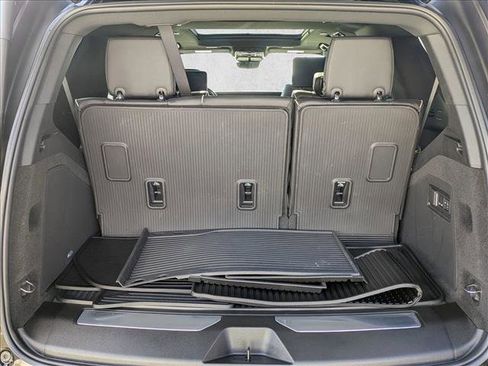 Used 2025 Cadillac Escalade Premium Luxury image 6