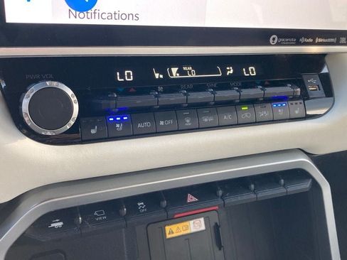 Used 2024 Toyota Sequoia Capstone AWD/4WD image 27