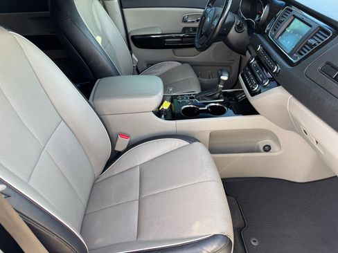 Used 2019 Kia Sedona SX image 12