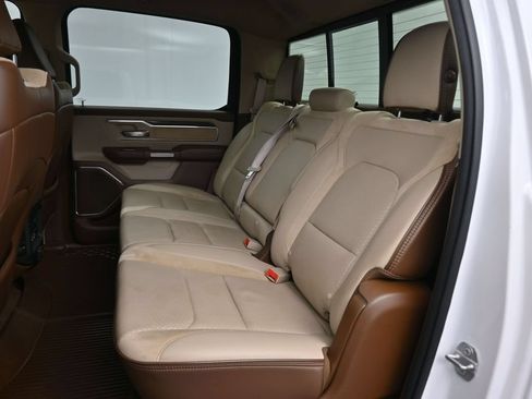 Used 2019 RAM 1500 Laramie AWD/4WD image 12