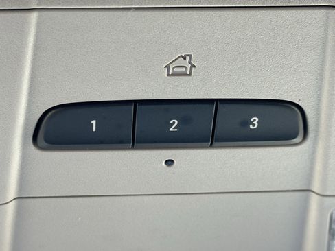 Used 2023 GMC Acadia SLT image 25