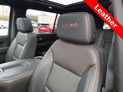 Used 2024 Chevrolet Suburban High Country image 6