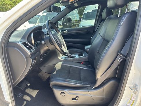 Used 2019 Jeep Grand Cherokee Altitude image 48