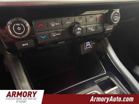 Used 2025 Jeep Compass Limited image 18