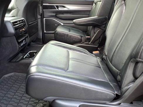 Certified 2024 Jeep Wagoneer Series II w/ Convenience Group I AWD/4WD image 16