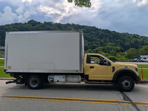 Used 2019 Ford F550 2WD Regular Cab Super Duty image 3