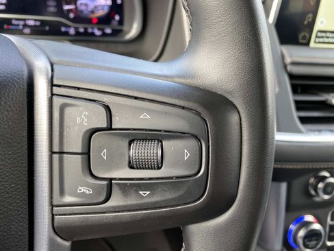 Used 2023 GMC Yukon XL SLT image 14