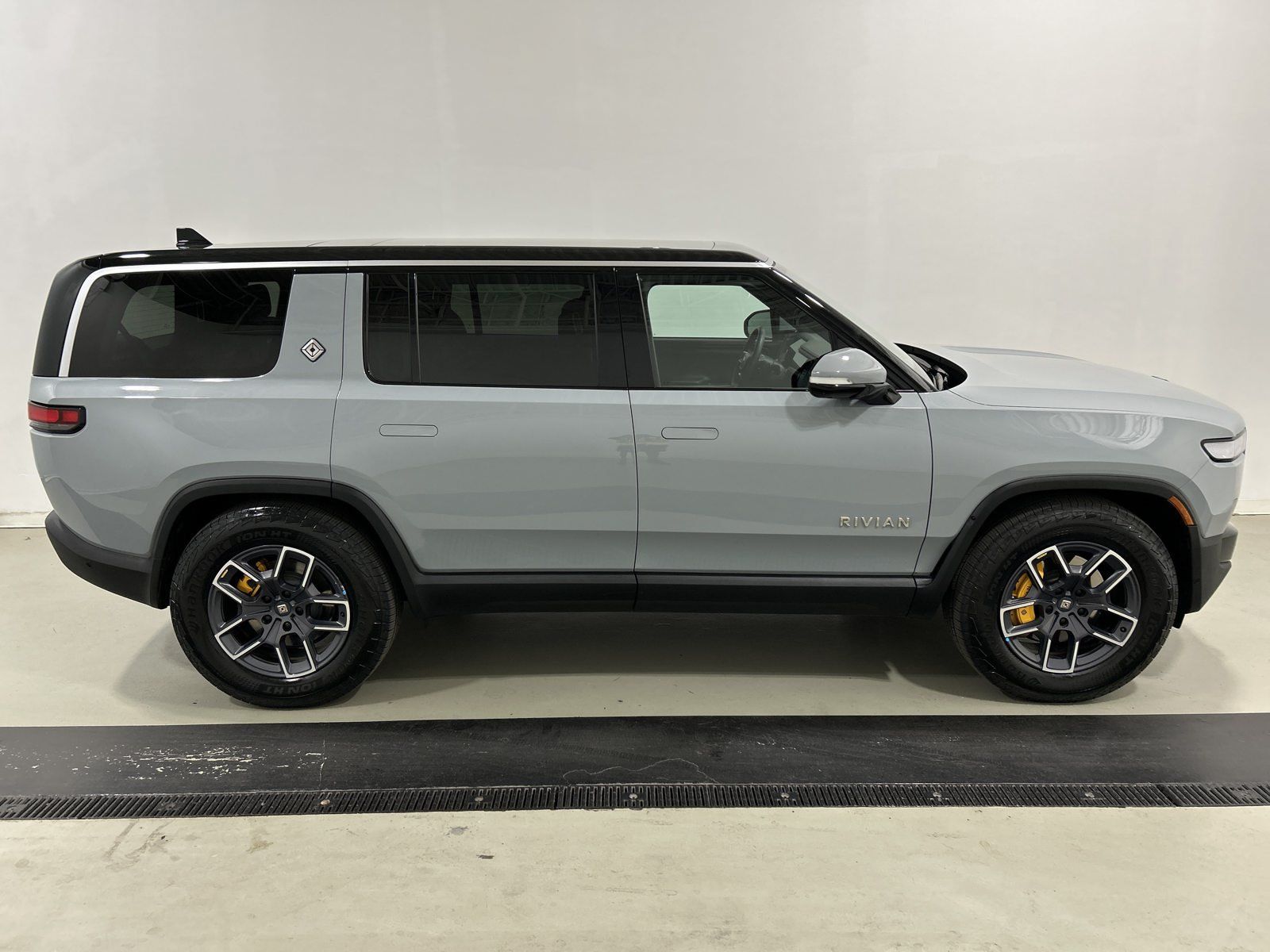 Used 2023 Rivian R1S Adventure Quad AWD/4WD image 6