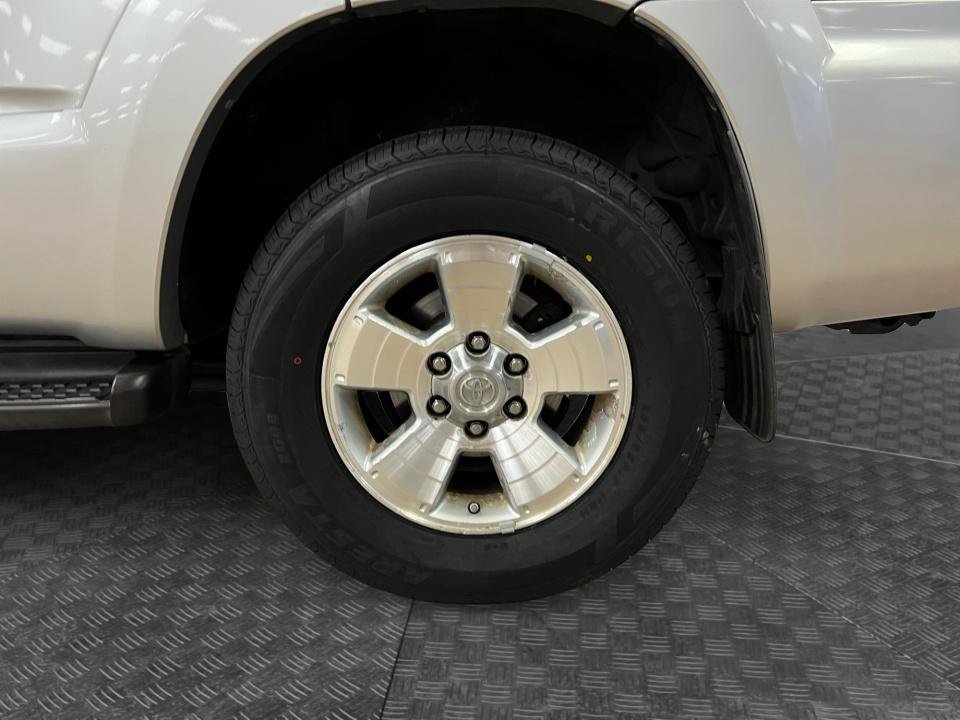 Used 2007 Toyota 4Runner SR5 AWD/4WD image 26
