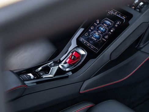 Used 2020 Lamborghini Huracan EVO image 40