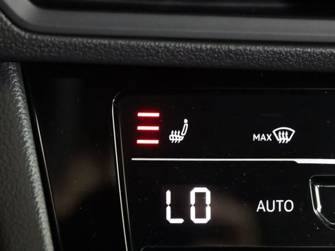 Used 2025 Volkswagen Jetta Sport image 9