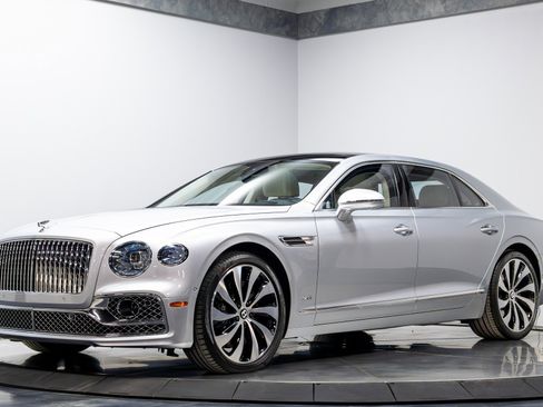 Used 2021 Bentley Flying Spur W12 image 2