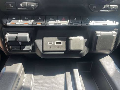 Used 2020 GMC Sierra 1500 AT4 w/ AT4 Premium Package AWD/4WD image 33