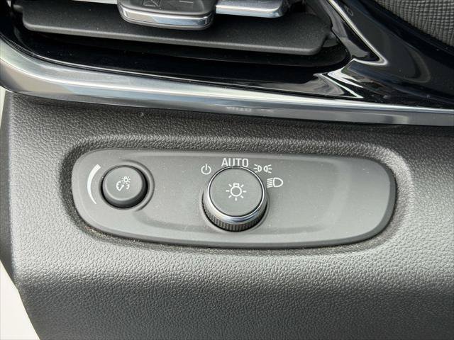 Used 2024 Buick Envista Sport Touring w/ Convenience I Package FWD image 22