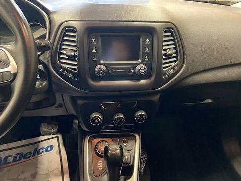 Used 2018 Jeep Compass Latitude image 11
