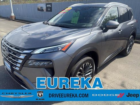 Used 2025 Nissan Rogue SL w/ Tech Package AWD/4WD image 1