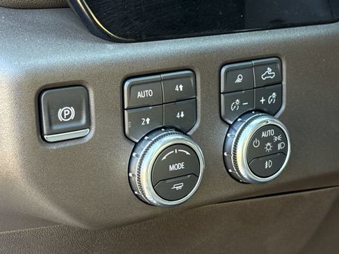 Used 2026 GMC Sierra 1500 SLT AWD/4WD image 23