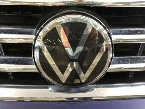 Used 2023 Volkswagen Tiguan SE AWD/4WD image 8