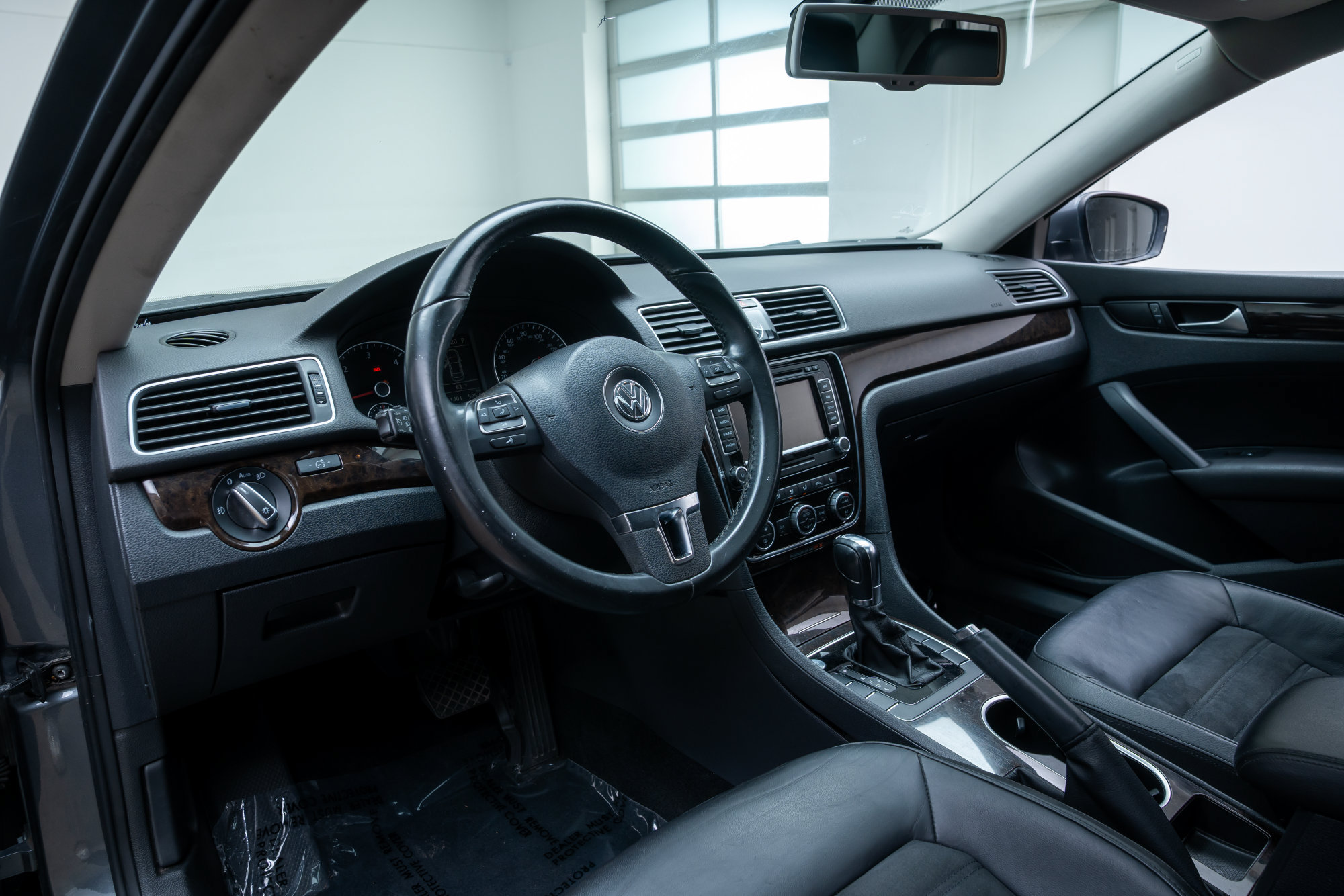 Used 2014 Volkswagen Passat TDI SEL Premium FWD image 18