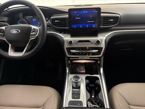 Used 2022 Ford Explorer XLT w/ Equipment Group 202A RWD image 20