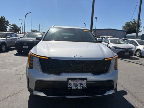 Used 2025 Kia Sorento EX FWD image 2