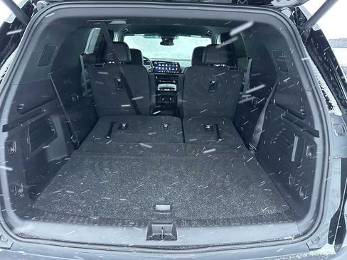 Used 2025 Chevrolet Traverse Z71 image 14