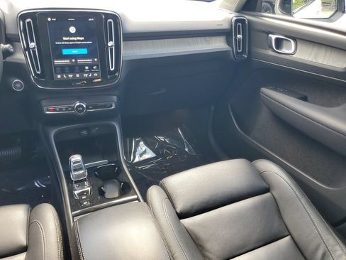 Certified 2024 Volvo XC40 B5 Plus AWD/4WD image 14