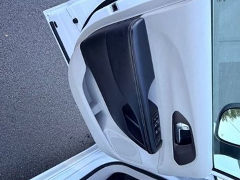 Certified 2022 Chrysler Voyager LX image 9