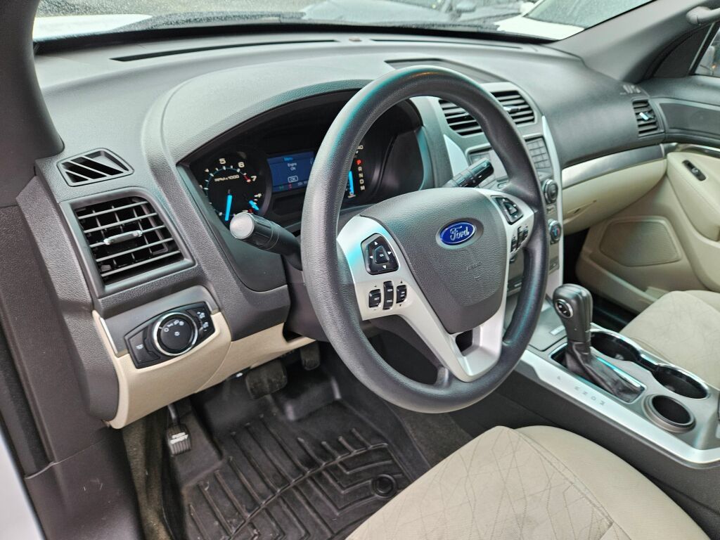 Used 2015 Ford Explorer FWD image 16