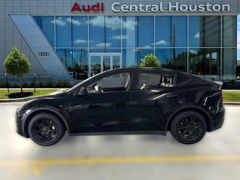 Used 2022 Tesla Model Y Long Range image 2