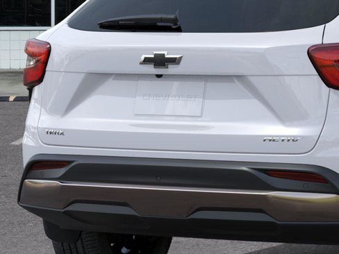 New 2026 Chevrolet Trax ACTIV w/ Sunroof Package FWD image 15