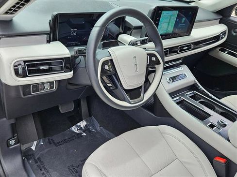 Used 2025 Lincoln Aviator Reserve AWD/4WD image 10