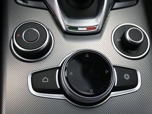 Used 2022 Alfa Romeo Giulia Veloce image 22