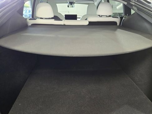 Used 2024 Tesla Model Y Long Range RWD image 10