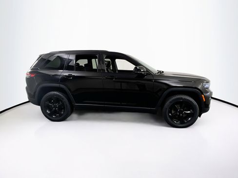 Used 2023 Jeep Grand Cherokee Altitude image 4