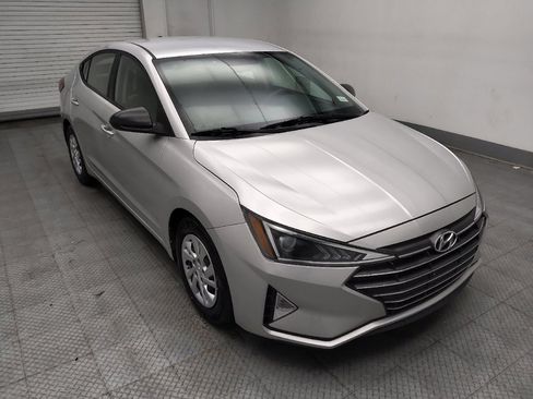 Used 2019 Hyundai Elantra SE FWD image 13